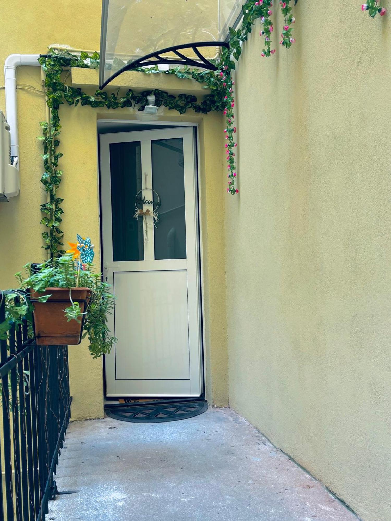 Casa Vacanze Viale Miramare 31- Delizioso Mini Loft Industrial Trieste Exterior photo